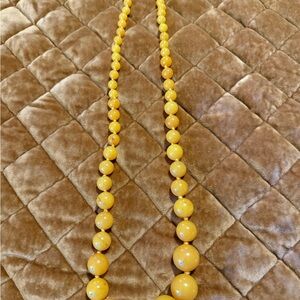 Elegant Vintage Yellow Beaded Bakelite Graduated Necklace